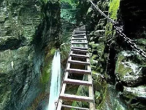 湘西芙蓉鎮(zhèn)、紅石林（坐龍峽、酉水畫廊）高品質汽車2日游