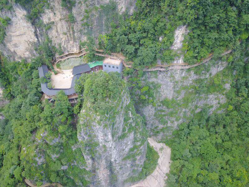 玻璃橋、天子山、猛洞河、 天門山、鳳凰古城 純玩4晚5日游F5